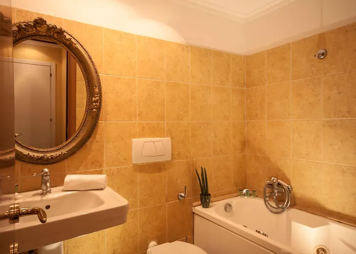 לינה וארוחת בוקר La Maison Royale