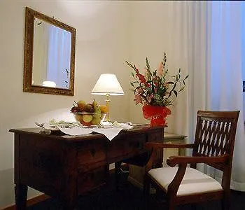 לינה וארוחת בוקר La Maison Royale